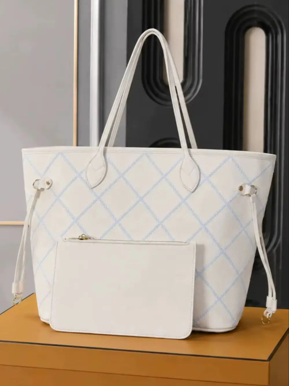 2026 Fashion New Luxury Women's Bag 31X28X14CM White Plaid Portable Large Capacity Handbag Without Box