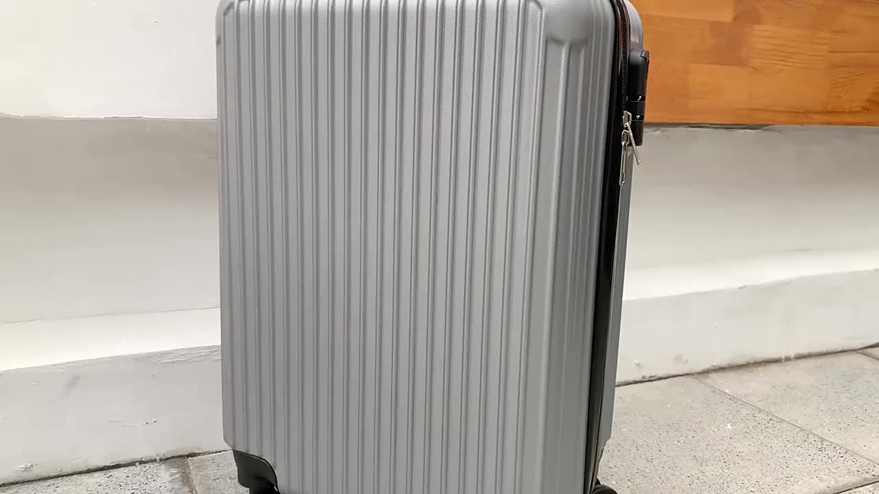 Hard Shell Spinner Suitcase With 360 Degree Wheels